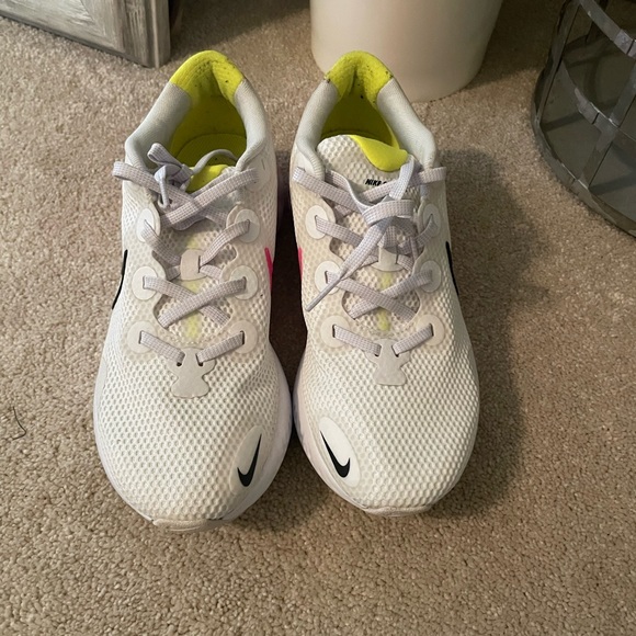 Nike Renew athletic shoe - Picture 4 of 4